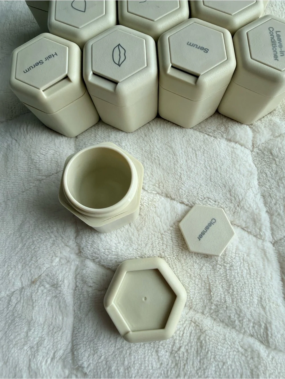 Cadence magnetic Hexagonal Travel Set of 12 - Light Beige / sand